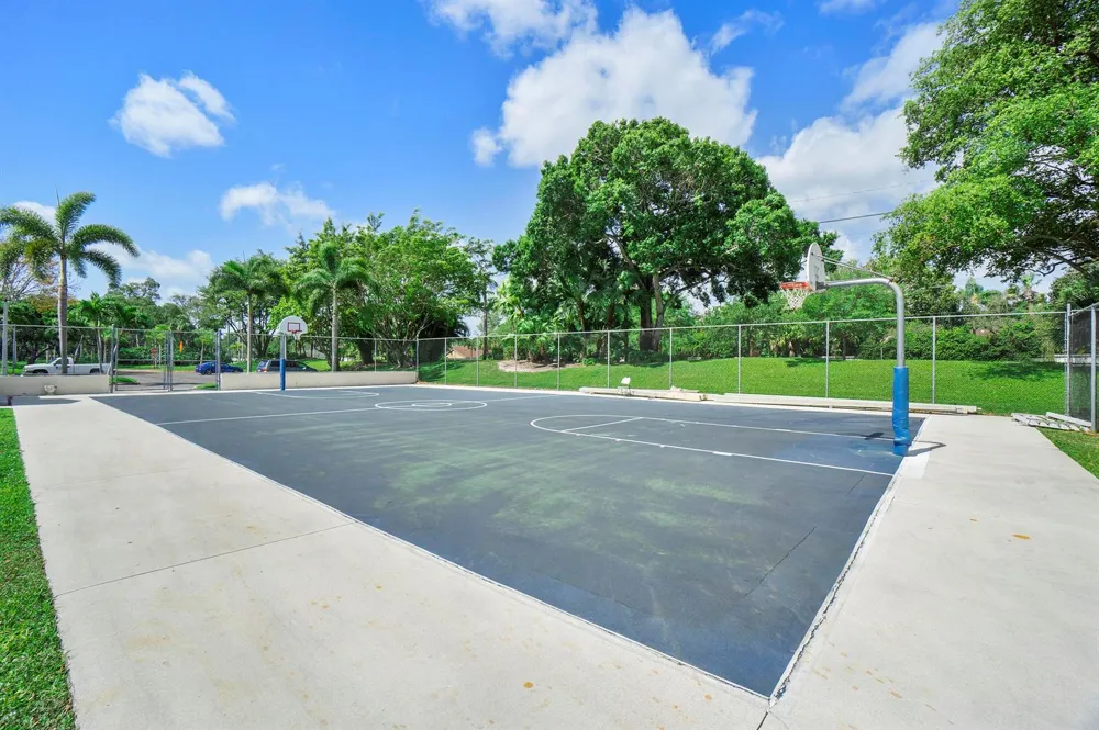 3356 CARAMBOLA CIRCLE S Coconut Creek, FL 33066