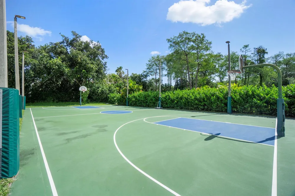 3356 CARAMBOLA CIRCLE S Coconut Creek, FL 33066