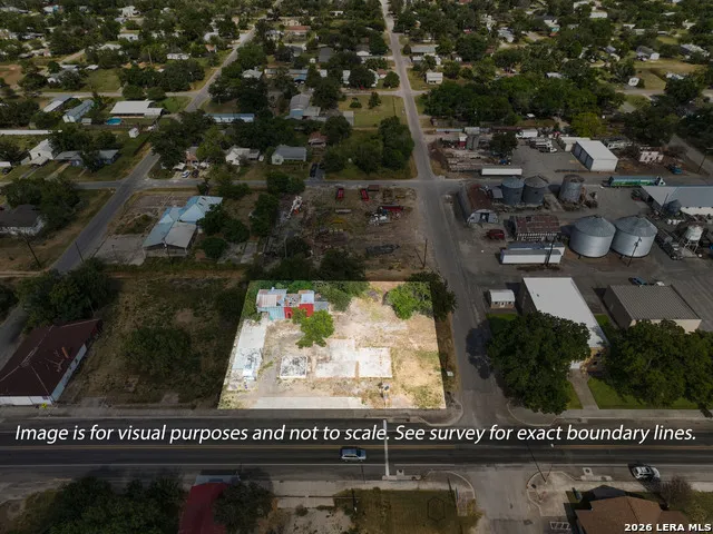 606 Center Sabinal, TX 78801