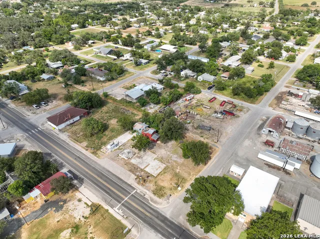 606 Center Sabinal, TX 78801