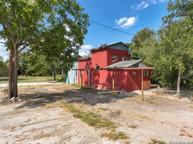606 Center Sabinal, TX 78801