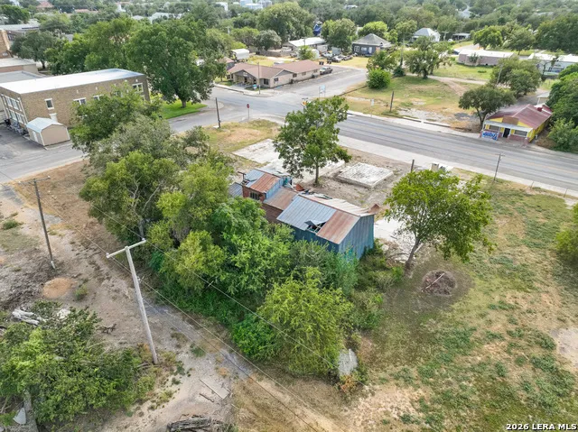 606 Center Sabinal, TX 78801