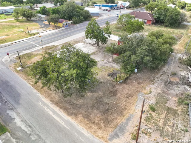 606 Center Sabinal, TX 78801