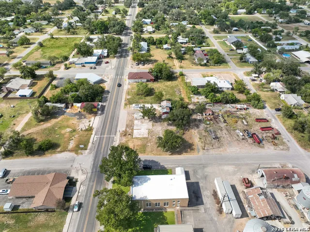606 Center Sabinal, TX 78801