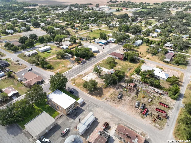 606 Center Sabinal, TX 78801
