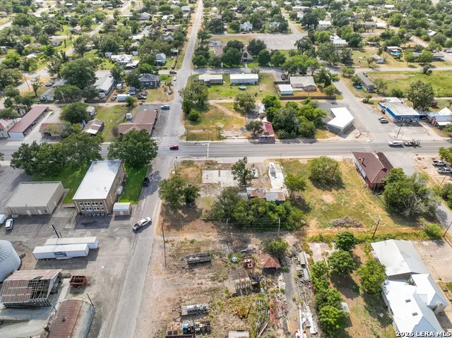 606 Center Sabinal, TX 78801