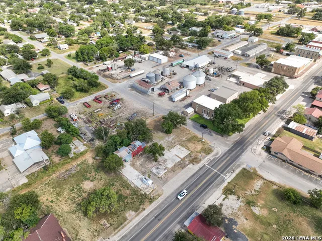 606 Center Sabinal, TX 78801