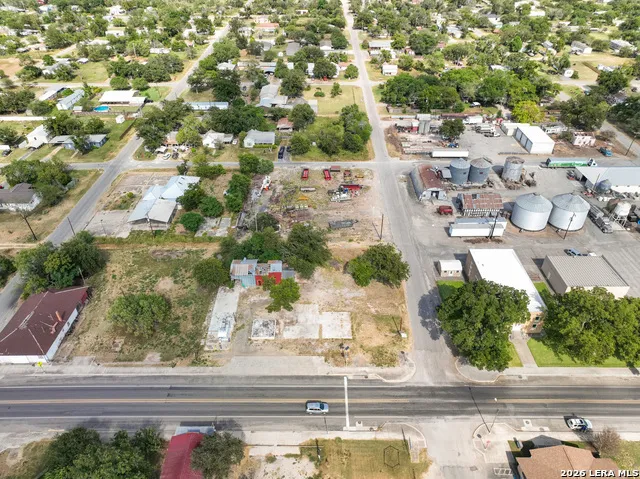 606 Center Sabinal, TX 78801
