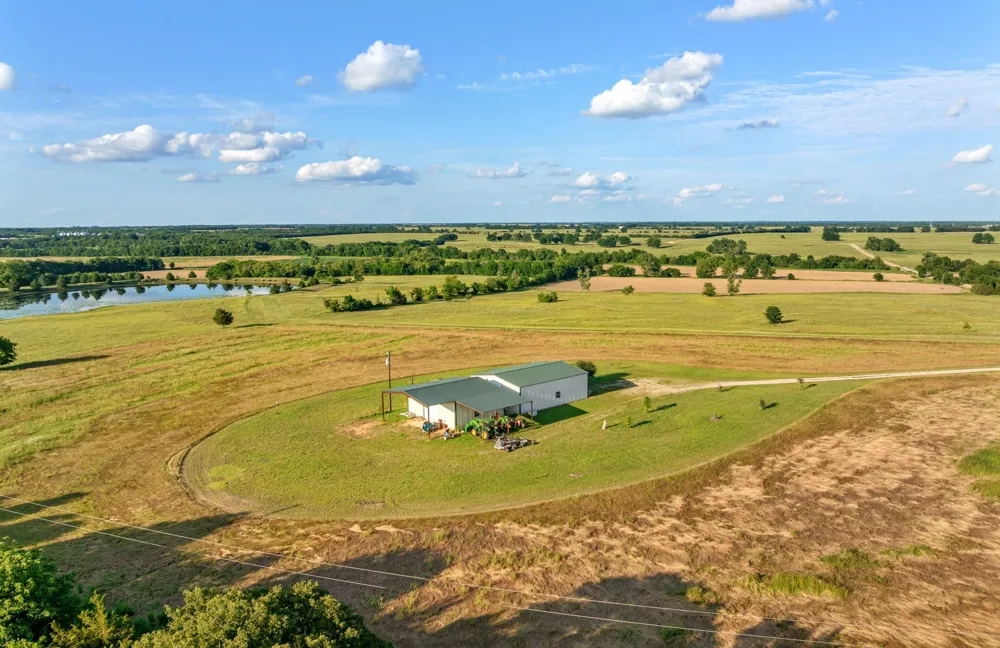 1075 County Road 24280 Roxton, TX 75477
