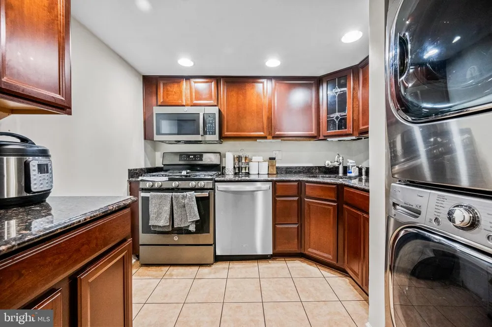 1423 NORTHGATE SQUARE #11 Reston, VA 20190