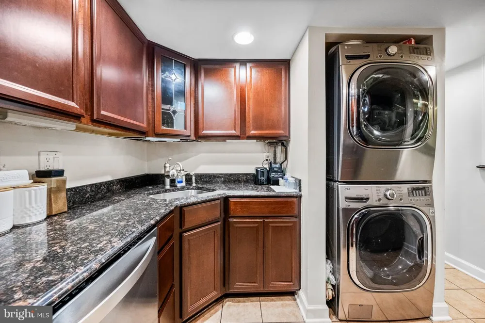 1423 NORTHGATE SQUARE #11 Reston, VA 20190