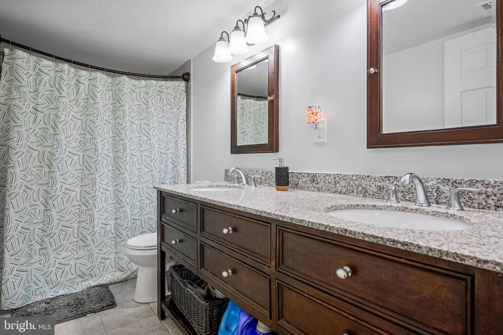 1423 NORTHGATE SQUARE #11 Reston, VA 20190