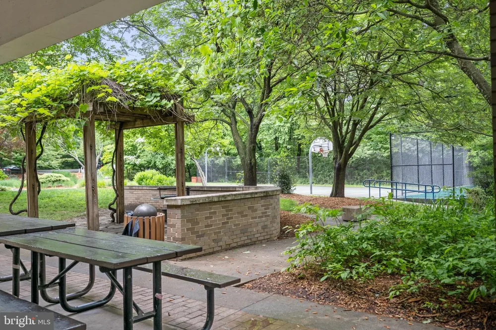 1423 NORTHGATE SQUARE #11 Reston, VA 20190