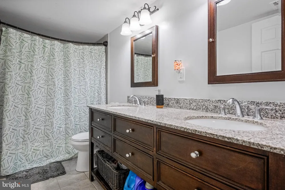 1423 NORTHGATE SQUARE #11 Reston, VA 20190