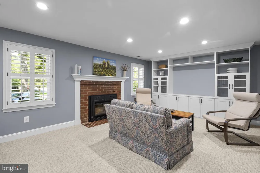 710 WOODSIDE PARKWAY Silver Spring, MD 20910