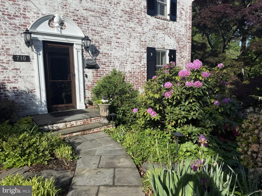 710 WOODSIDE PARKWAY Silver Spring, MD 20910