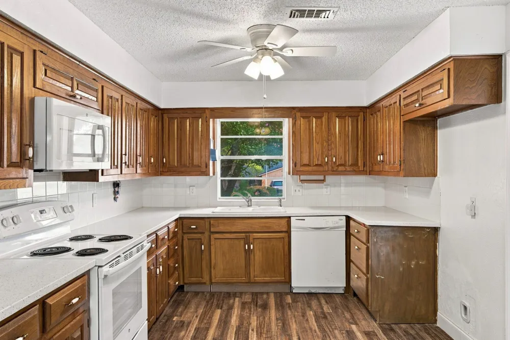 809 S Atkerson Lane Euless, TX 76040