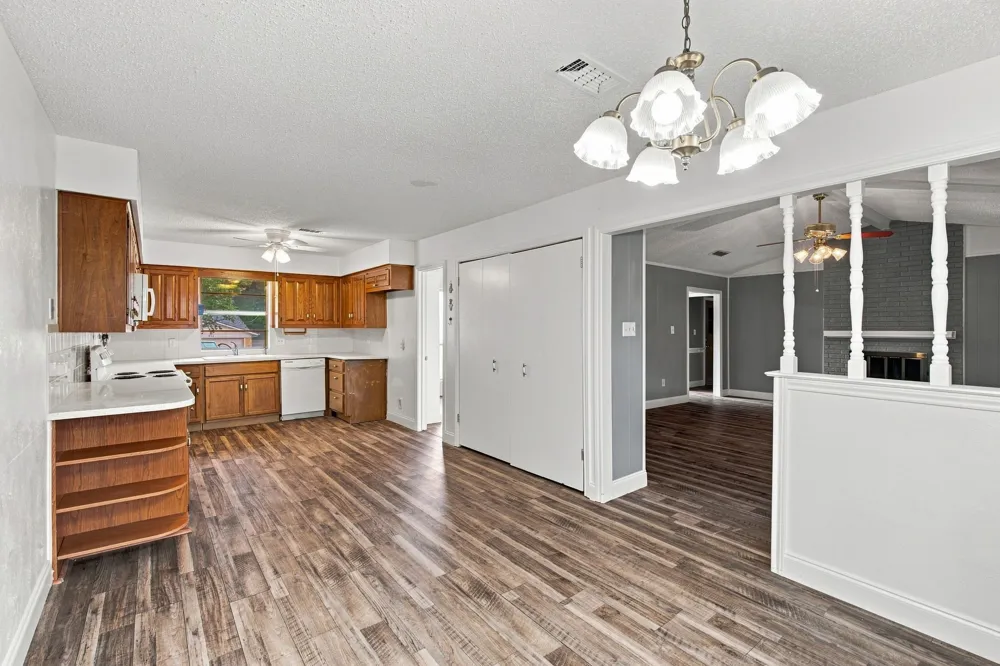 809 S Atkerson Lane Euless, TX 76040