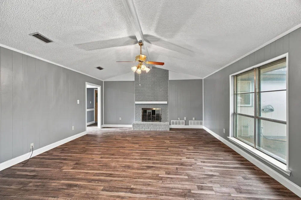 809 S Atkerson Lane Euless, TX 76040