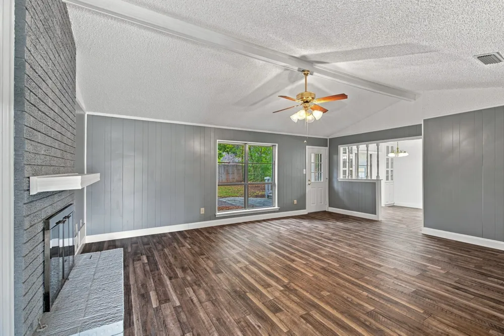 809 S Atkerson Lane Euless, TX 76040
