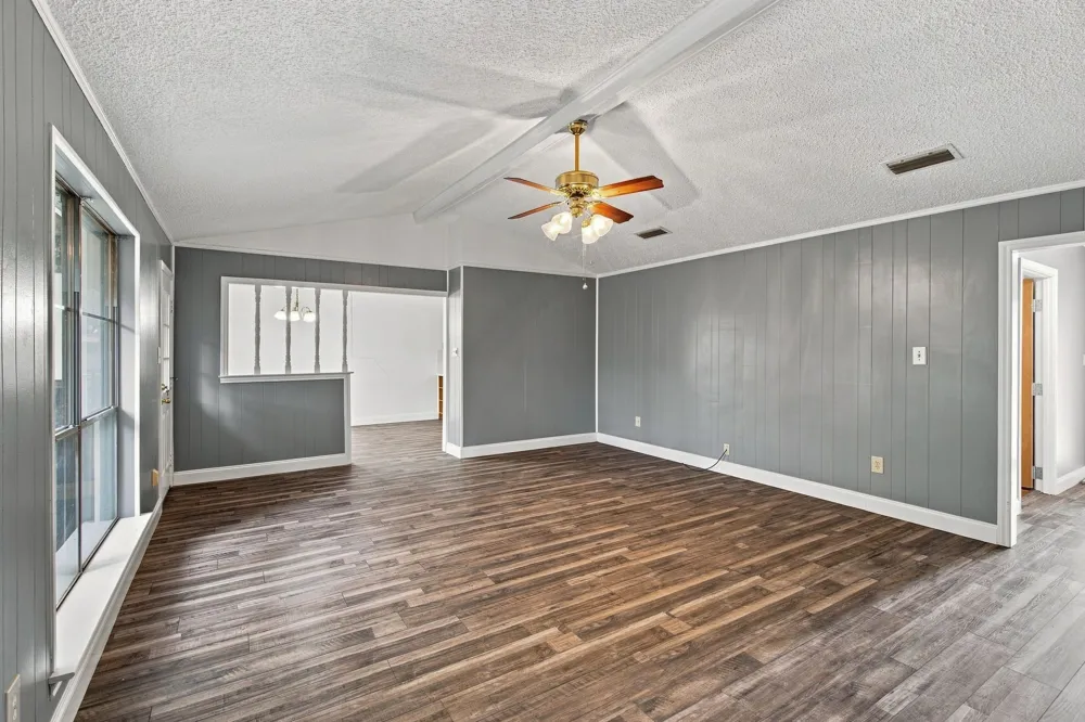 809 S Atkerson Lane Euless, TX 76040
