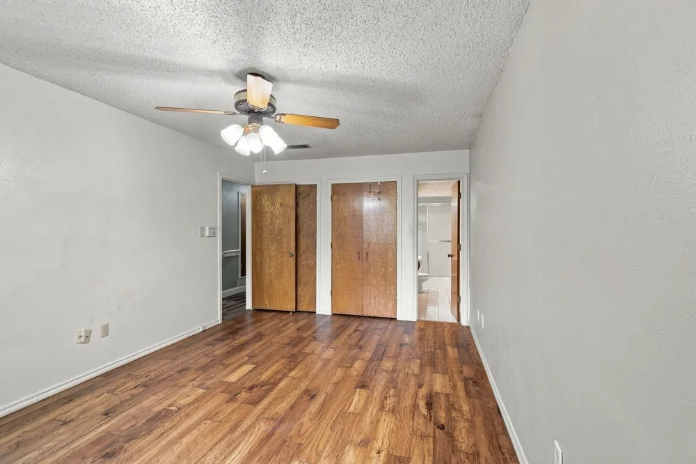 809 S Atkerson Lane Euless, TX 76040