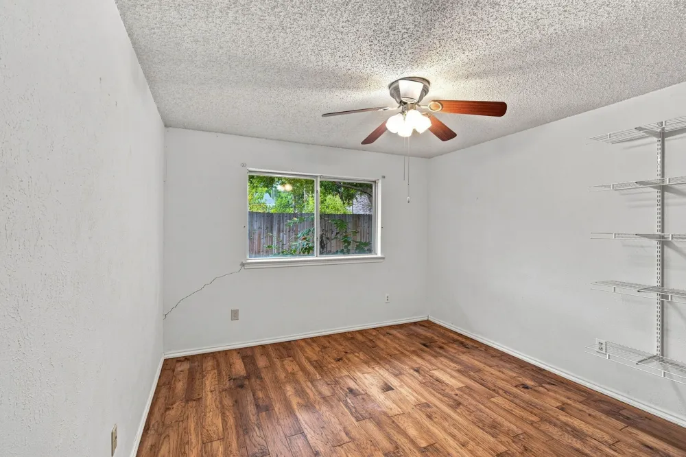 809 S Atkerson Lane Euless, TX 76040