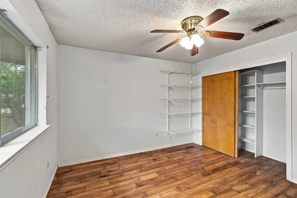 809 S Atkerson Lane Euless, TX 76040