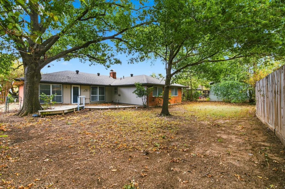 809 S Atkerson Lane Euless, TX 76040