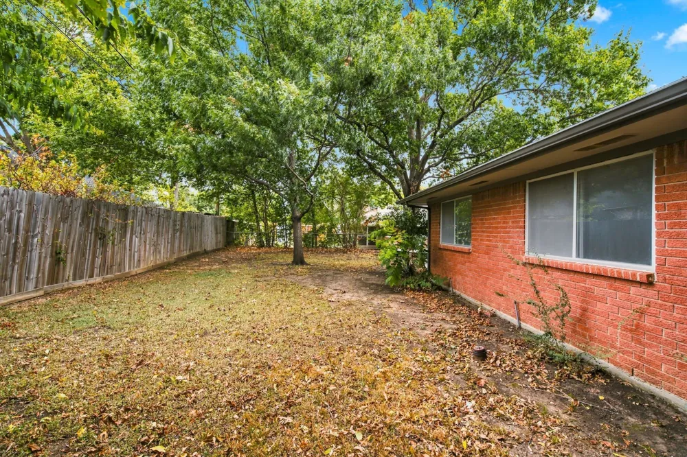 809 S Atkerson Lane Euless, TX 76040