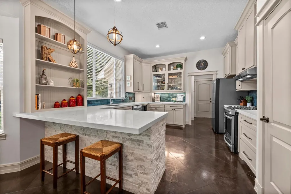 9135 Grand Lake Estates Drive Montgomery, TX 77316