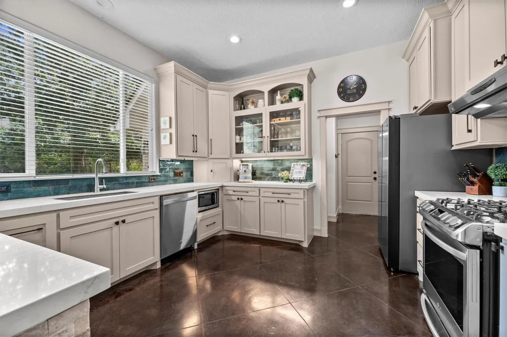 9135 Grand Lake Estates Drive Montgomery, TX 77316