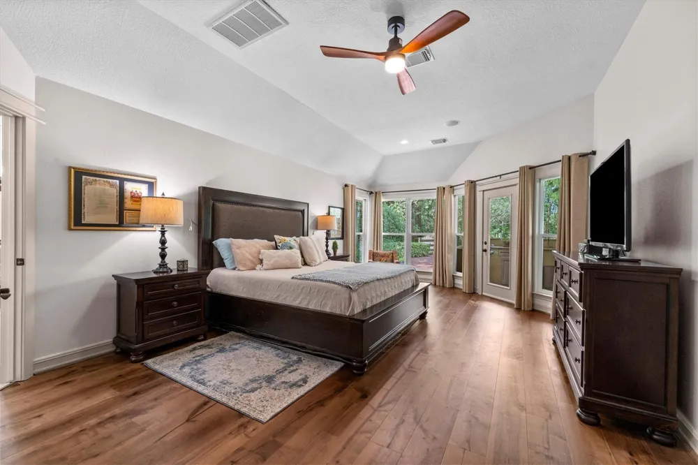 9135 Grand Lake Estates Drive Montgomery, TX 77316