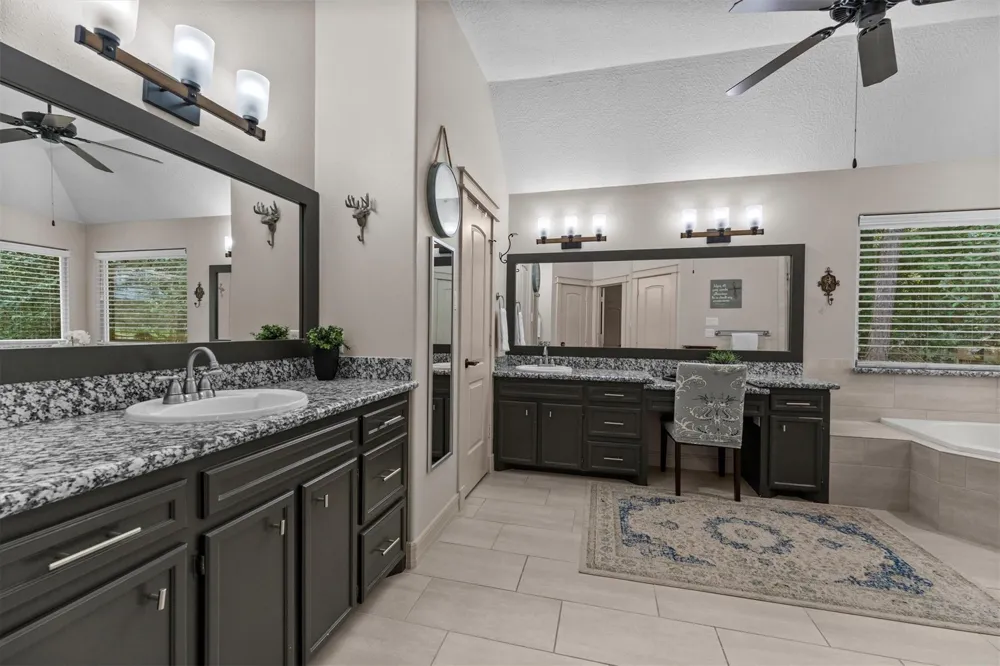 9135 Grand Lake Estates Drive Montgomery, TX 77316