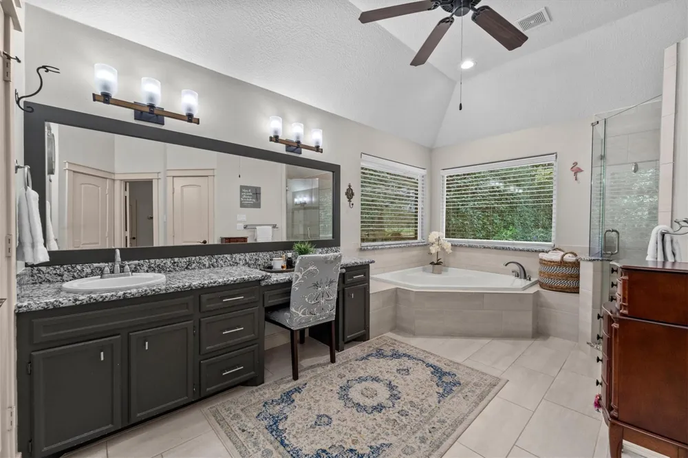9135 Grand Lake Estates Drive Montgomery, TX 77316