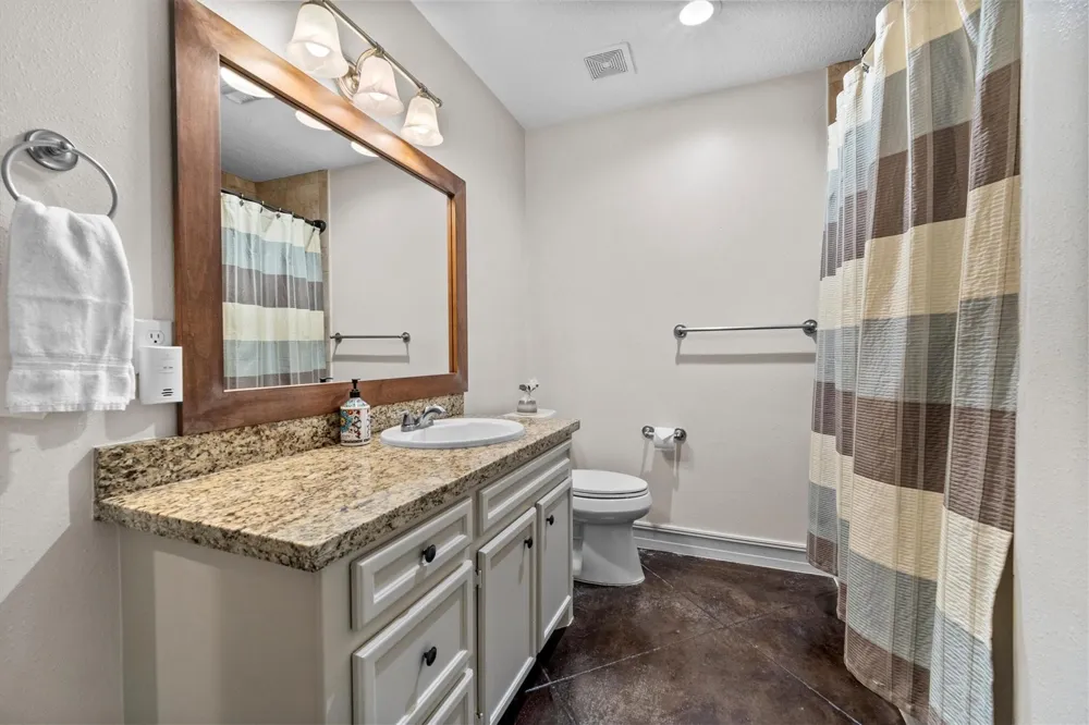 9135 Grand Lake Estates Drive Montgomery, TX 77316