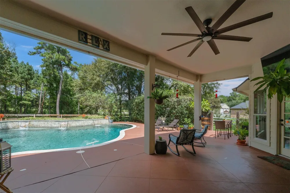 9135 Grand Lake Estates Drive Montgomery, TX 77316
