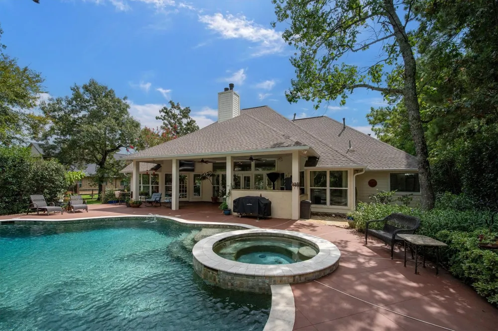9135 Grand Lake Estates Drive Montgomery, TX 77316
