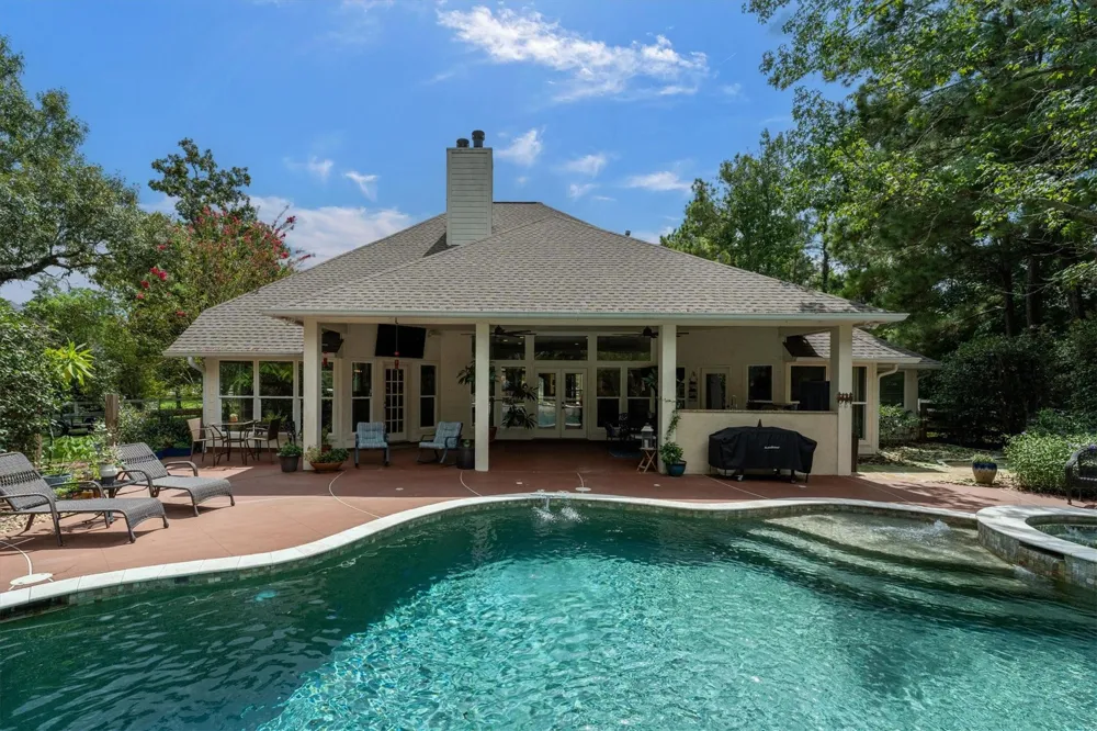 9135 Grand Lake Estates Drive Montgomery, TX 77316
