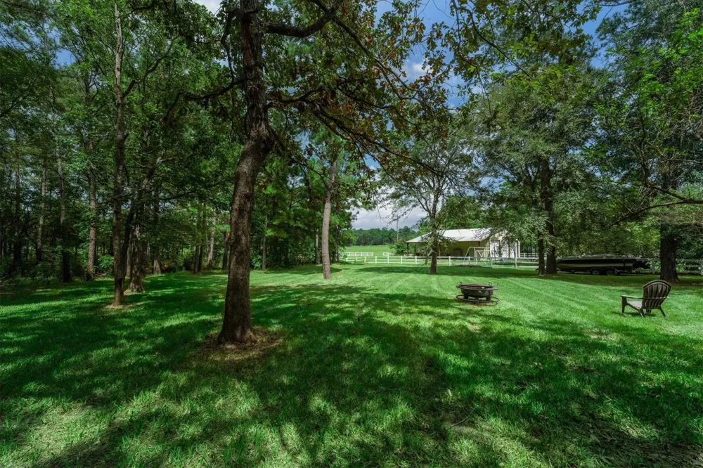 9135 Grand Lake Estates Drive Montgomery, TX 77316