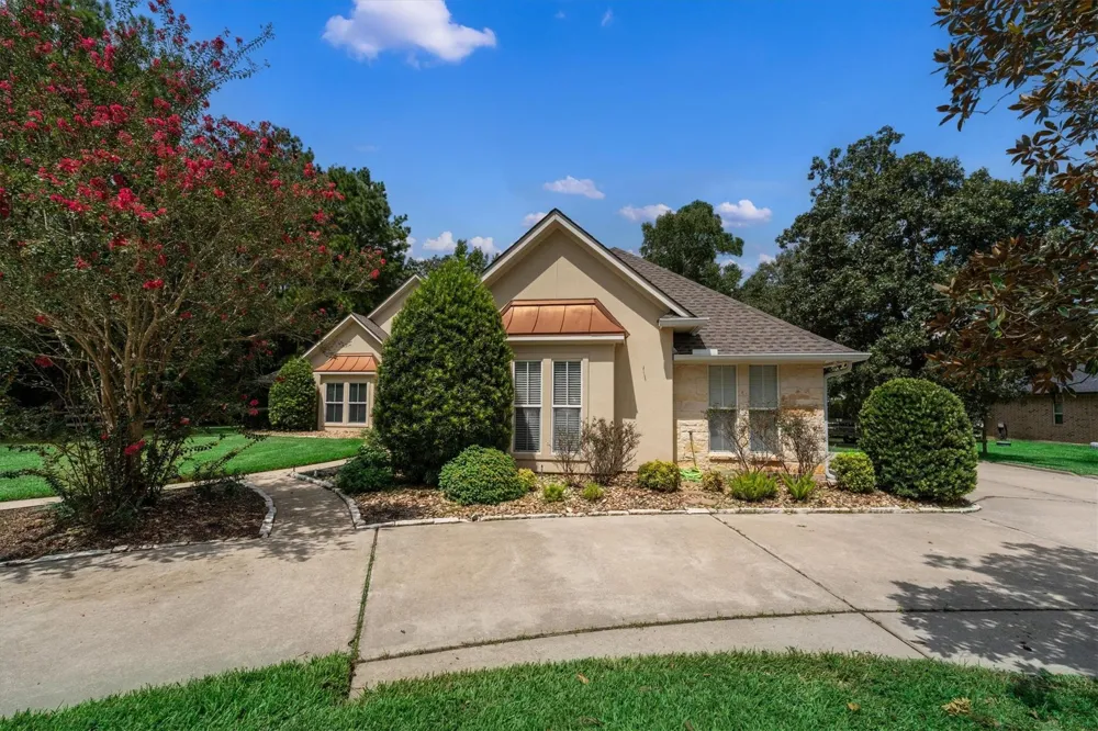 9135 Grand Lake Estates Drive Montgomery, TX 77316