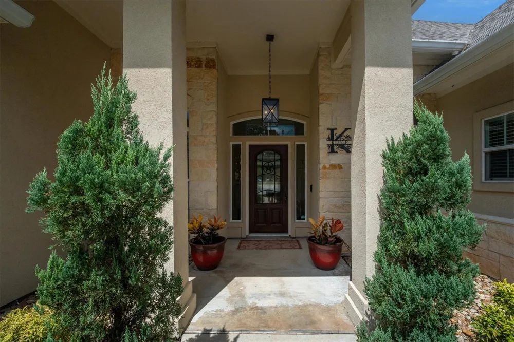 9135 Grand Lake Estates Drive Montgomery, TX 77316