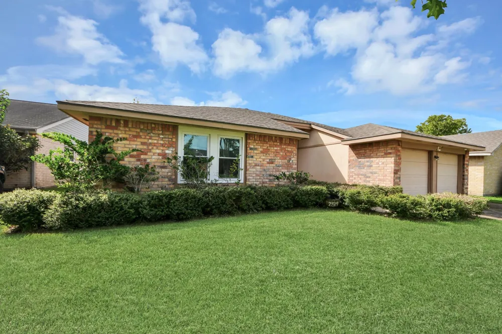 2519 Colonial Ridge Drive Friendswood, TX 77546