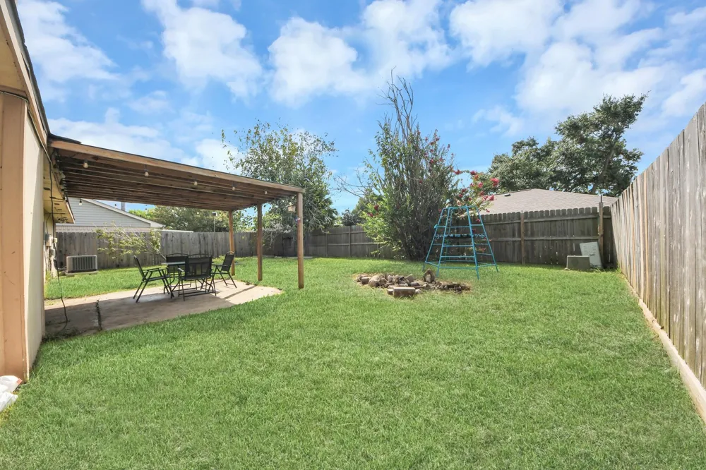 2519 Colonial Ridge Drive Friendswood, TX 77546