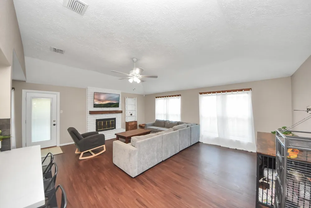2519 Colonial Ridge Drive Friendswood, TX 77546