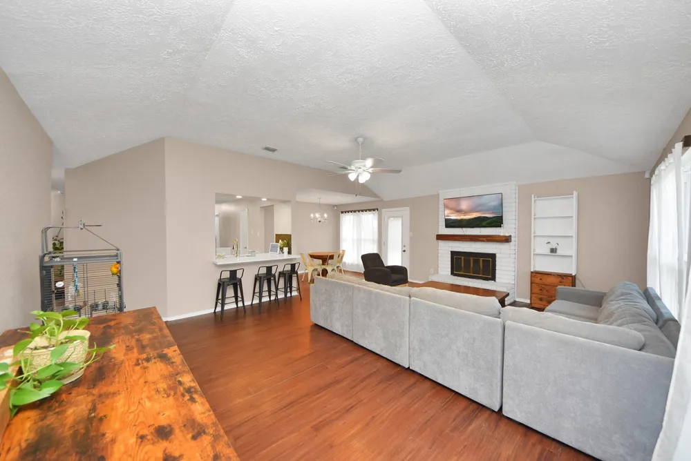 2519 Colonial Ridge Drive Friendswood, TX 77546