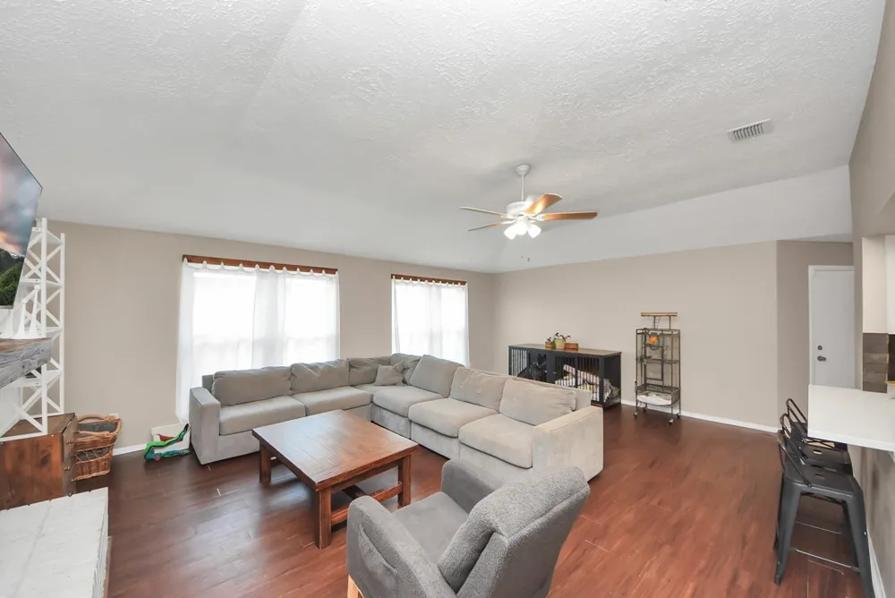 2519 Colonial Ridge Drive Friendswood, TX 77546