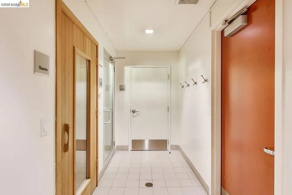 585 9Th St Oakland, CA 94607