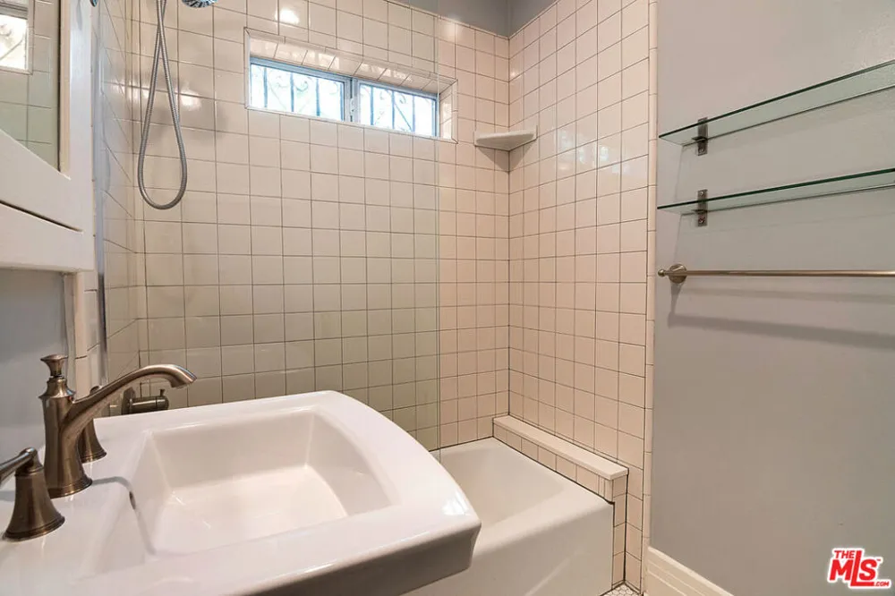 254 S Vendome Street #6 Los Angeles, CA 90057