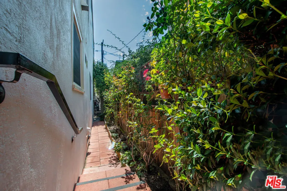 254 S Vendome Street #6 Los Angeles, CA 90057